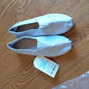 Light Grey Toms Shoes 37 size W7 fits small.